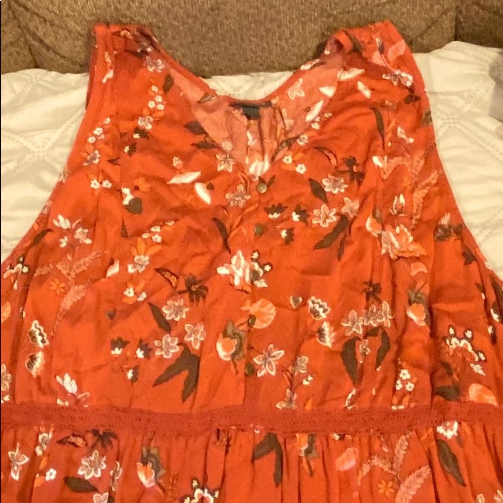Rust colored Torrid top with flowers, size 4